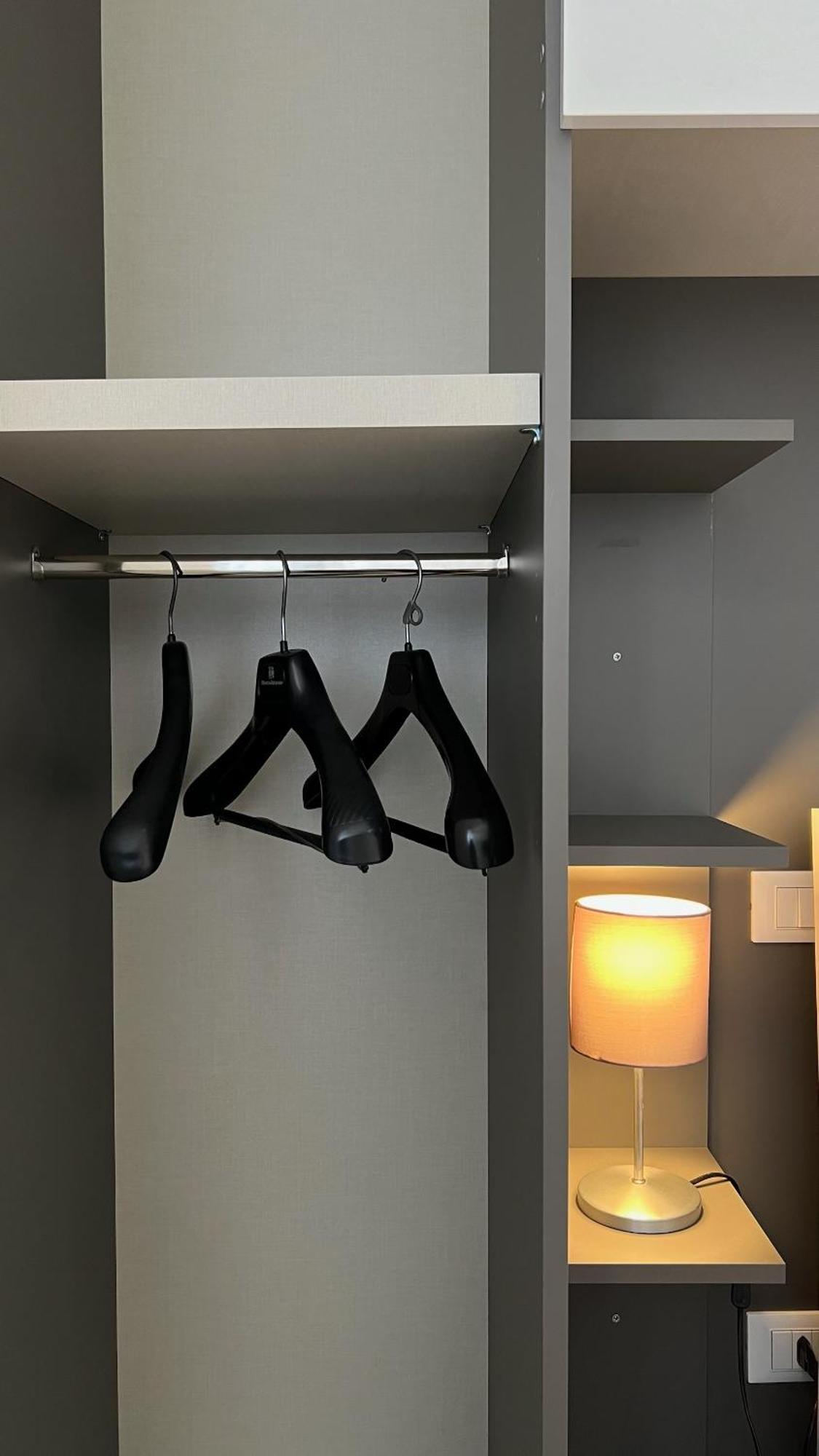 Apartament Rafael Milano - 10 Min From Linate Airport, Centrale Fs, Ospedale San Raffaele Zewnętrze zdjęcie
