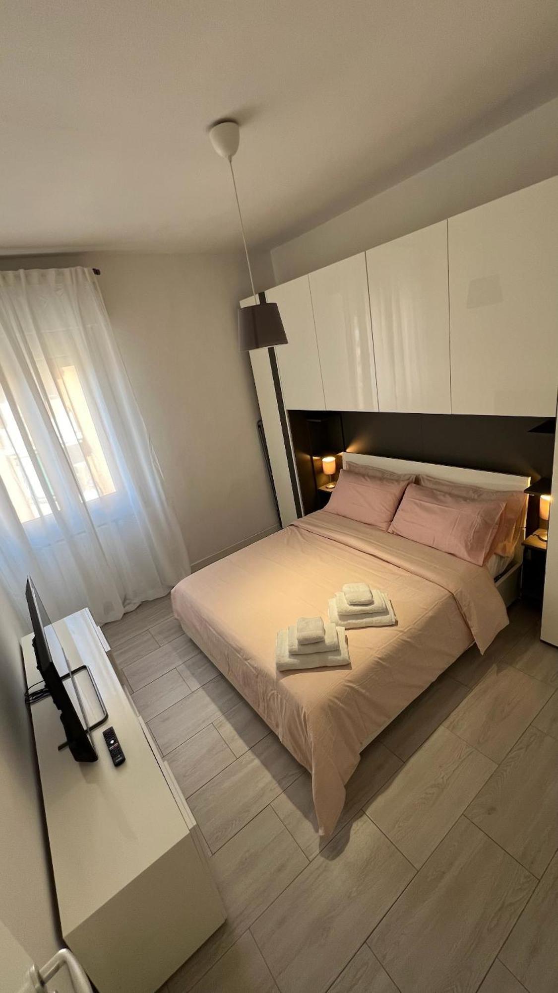 Apartament Rafael Milano - 10 Min From Linate Airport, Centrale Fs, Ospedale San Raffaele Zewnętrze zdjęcie