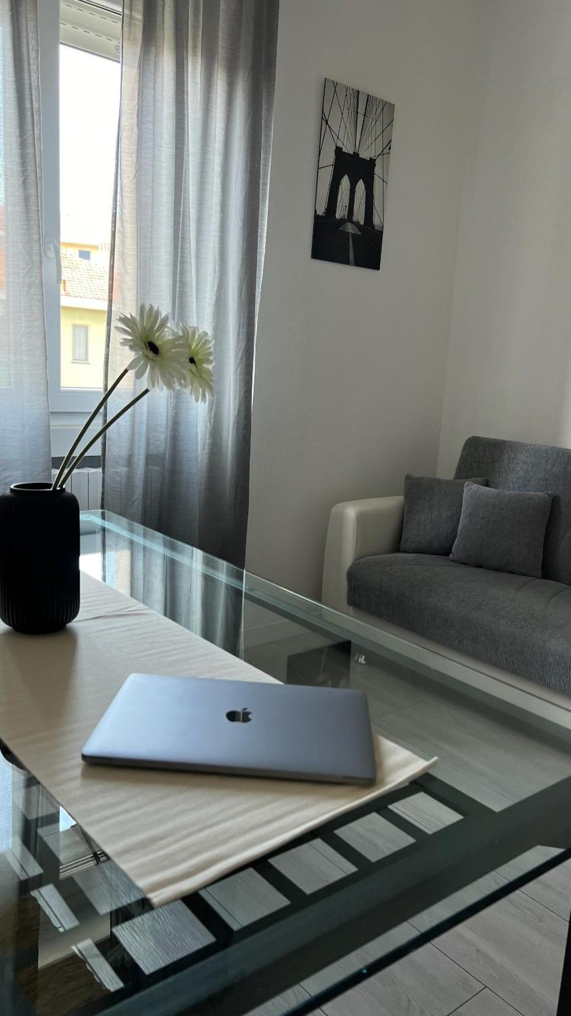 Apartament Rafael Milano - 10 Min From Linate Airport, Centrale Fs, Ospedale San Raffaele Zewnętrze zdjęcie