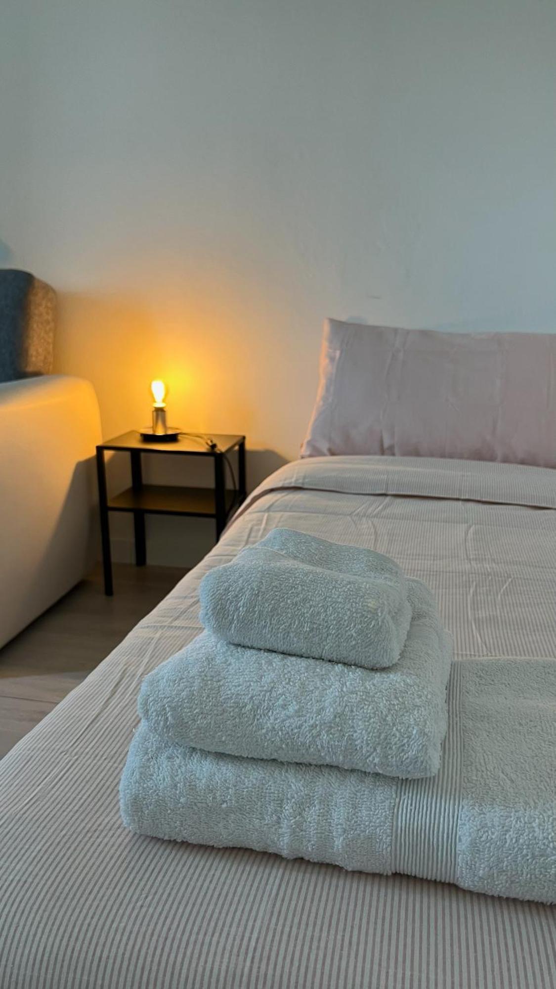 Apartament Rafael Milano - 10 Min From Linate Airport, Centrale Fs, Ospedale San Raffaele Zewnętrze zdjęcie