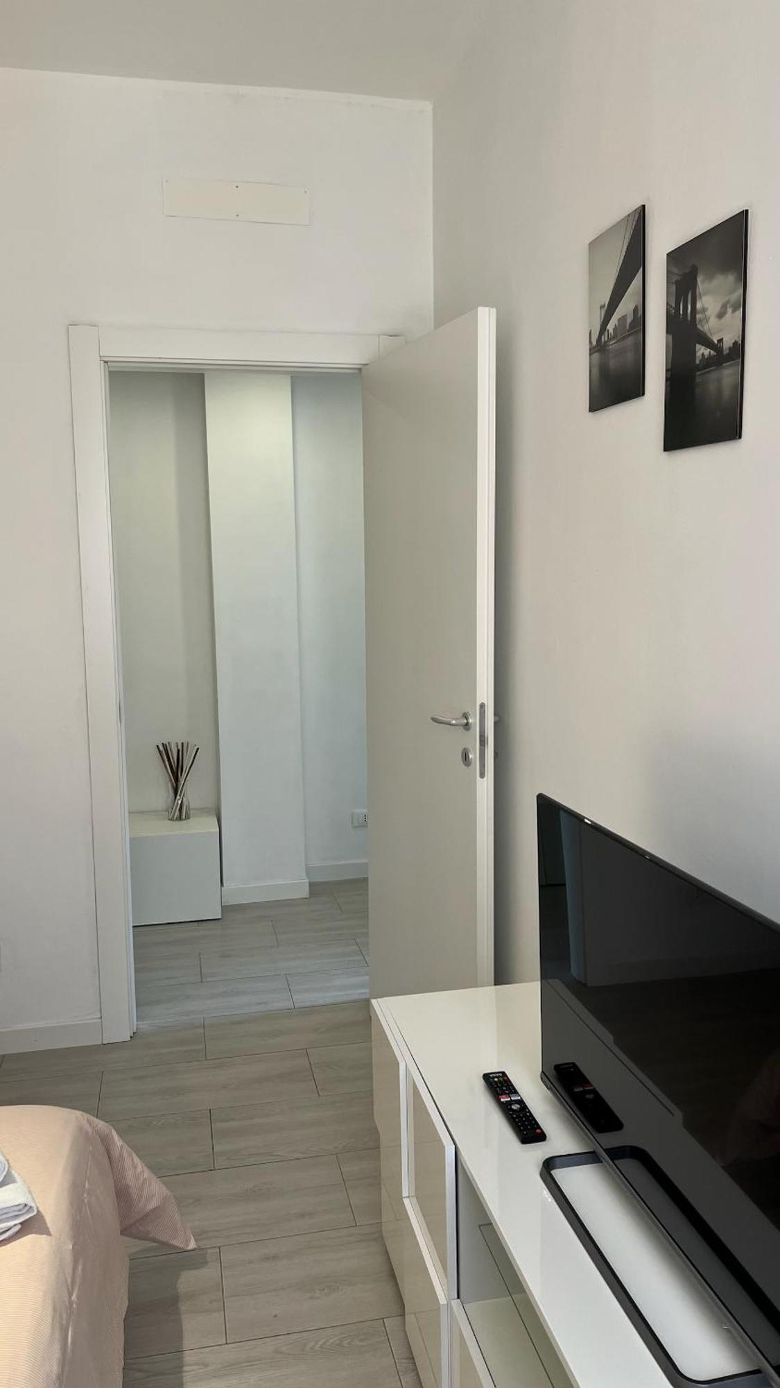 Apartament Rafael Milano - 10 Min From Linate Airport, Centrale Fs, Ospedale San Raffaele Zewnętrze zdjęcie