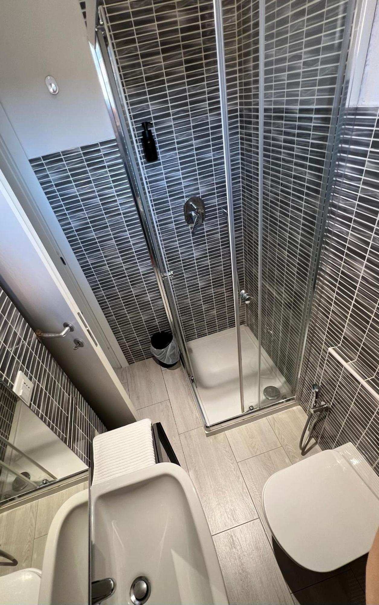 Apartament Rafael Milano - 10 Min From Linate Airport, Centrale Fs, Ospedale San Raffaele Zewnętrze zdjęcie