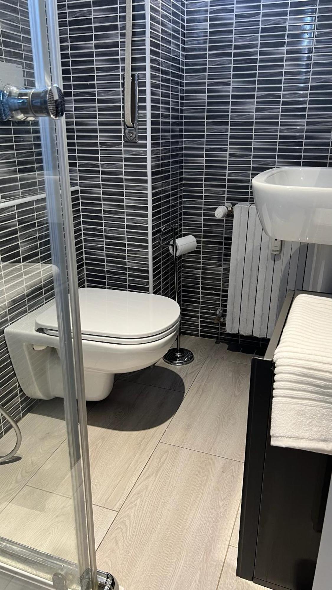 Apartament Rafael Milano - 10 Min From Linate Airport, Centrale Fs, Ospedale San Raffaele Zewnętrze zdjęcie